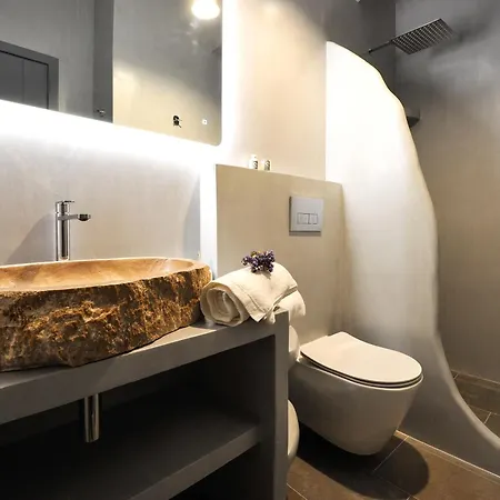 Droufakos' - Beachfront Lux 2bd Apt. W. Views *