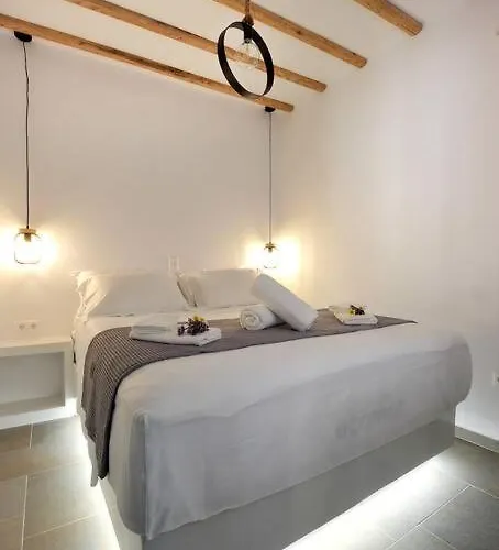 Droufakos' - Beachfront Lux 2bd Apt. W. Views