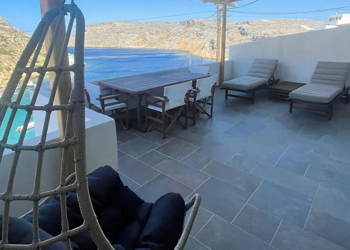 Droufakos' - Beachfront Lux 2bd Apt. W. Views *