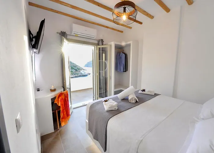 Droufakos' - Beachfront Lux 2bd Apt. W. Views Apartmán