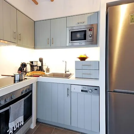 Droufakos' - Beachfront Lux 2bd Apt. W. Views Appartement