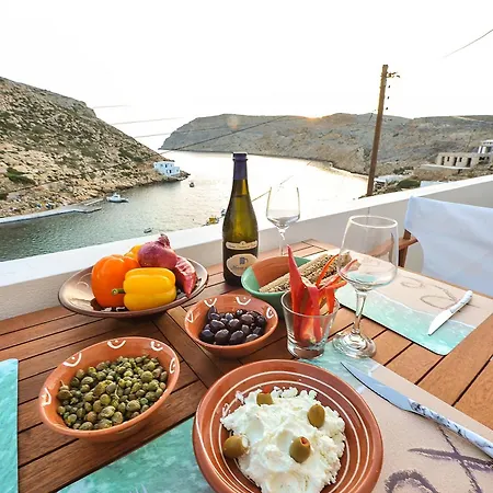 Droufakos' - Beachfront Lux 2bd Apt. W. Views דירה *