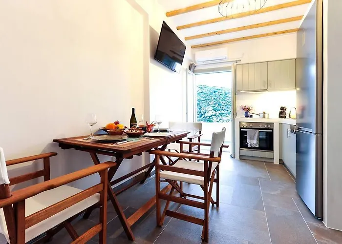 Droufakos' - Beachfront Lux 2bd Apt. W. Views Appartement *