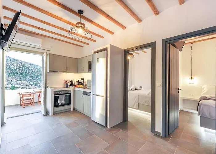 Droufakos' - Beachfront Lux 2bd Apt. W. Views *