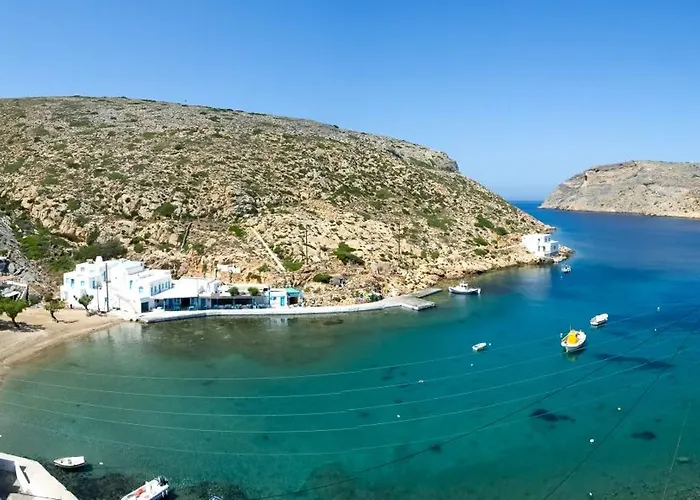 Droufakos' - Beachfront Lux 2bd Apt. W. Views