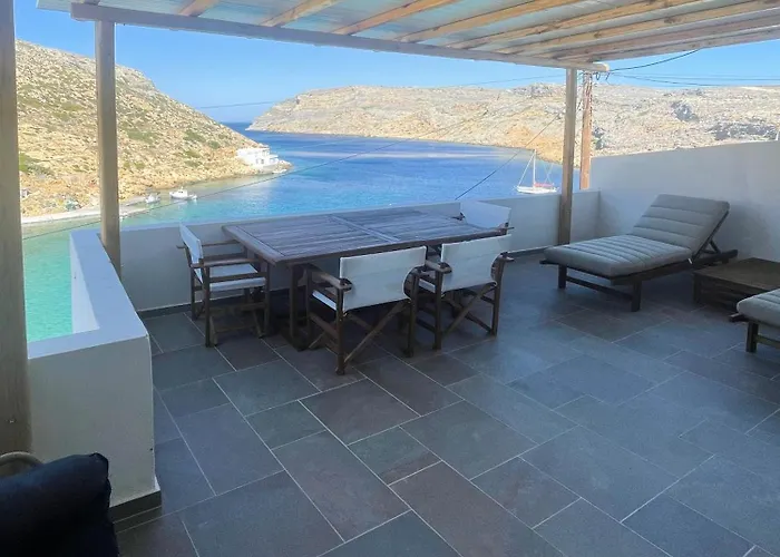 Droufakos' - Beachfront Lux 2bd Apt. W. Views Appartement Cherronisos (Sifnos)
