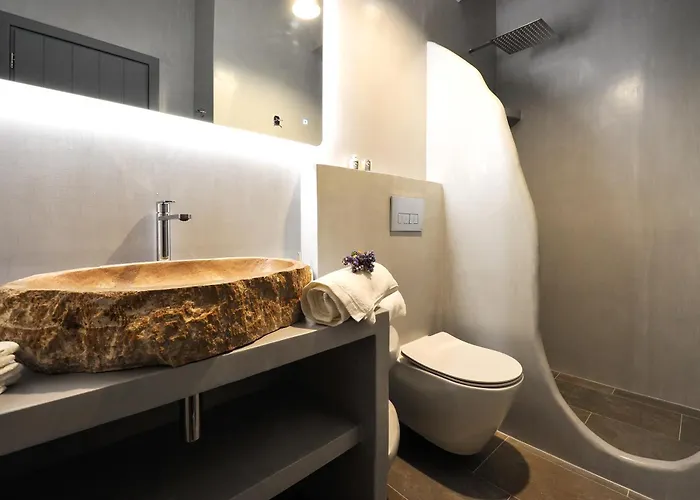 Droufakos' - Beachfront Lux 2bd Apt. W. Views *